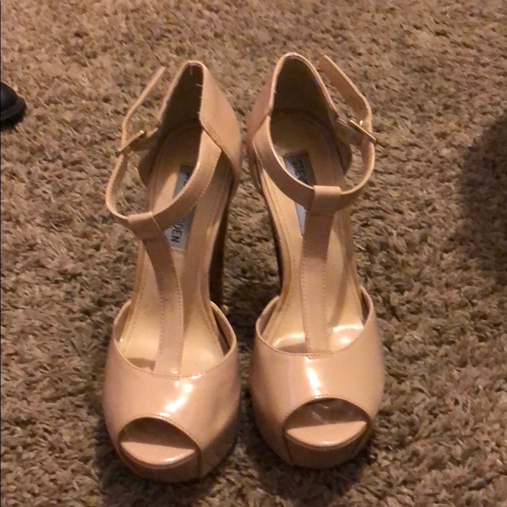 Nude with a gold heel